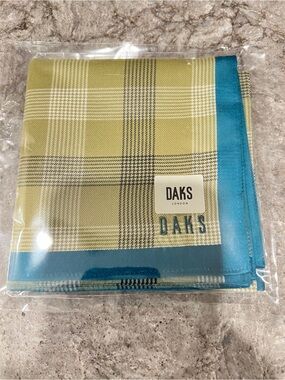 NEW DAKS LONDON 19”x 19” 100% Cotton Scarf